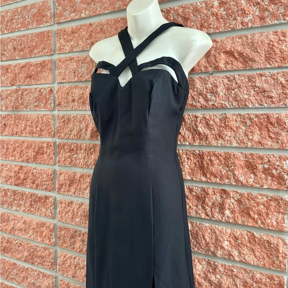 Elegant Black Evening Dress - Picture 10 of 13